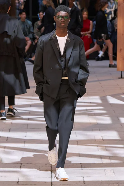 Look 18